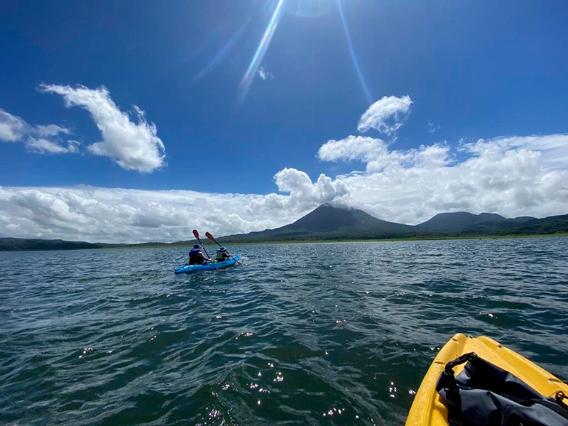 Lago Arenal con vista al Volcán Arenal, Costa Rica