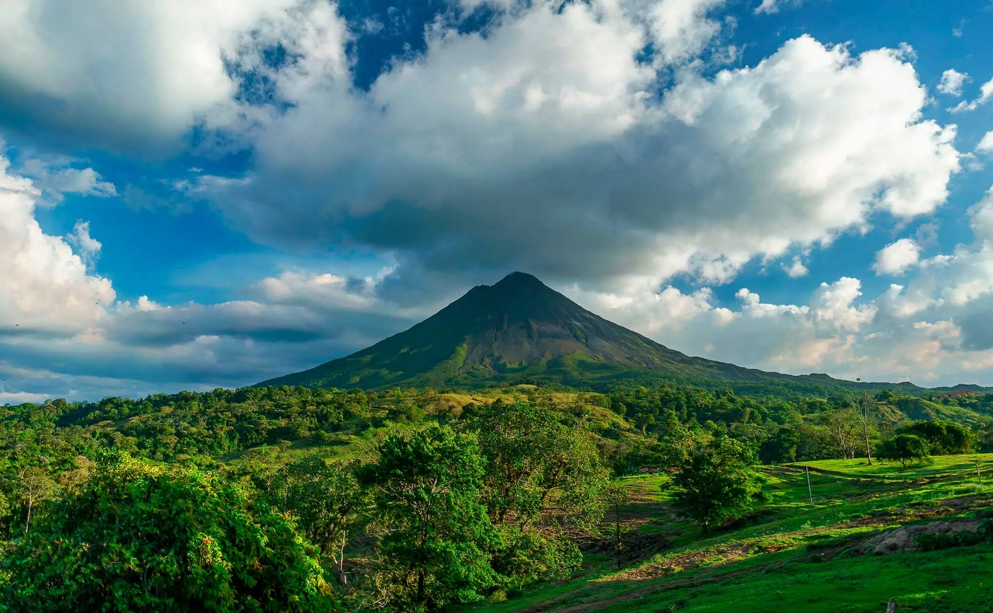 Panorama del Volcán Arenal visto desde el Hotel Arenal Montechiari