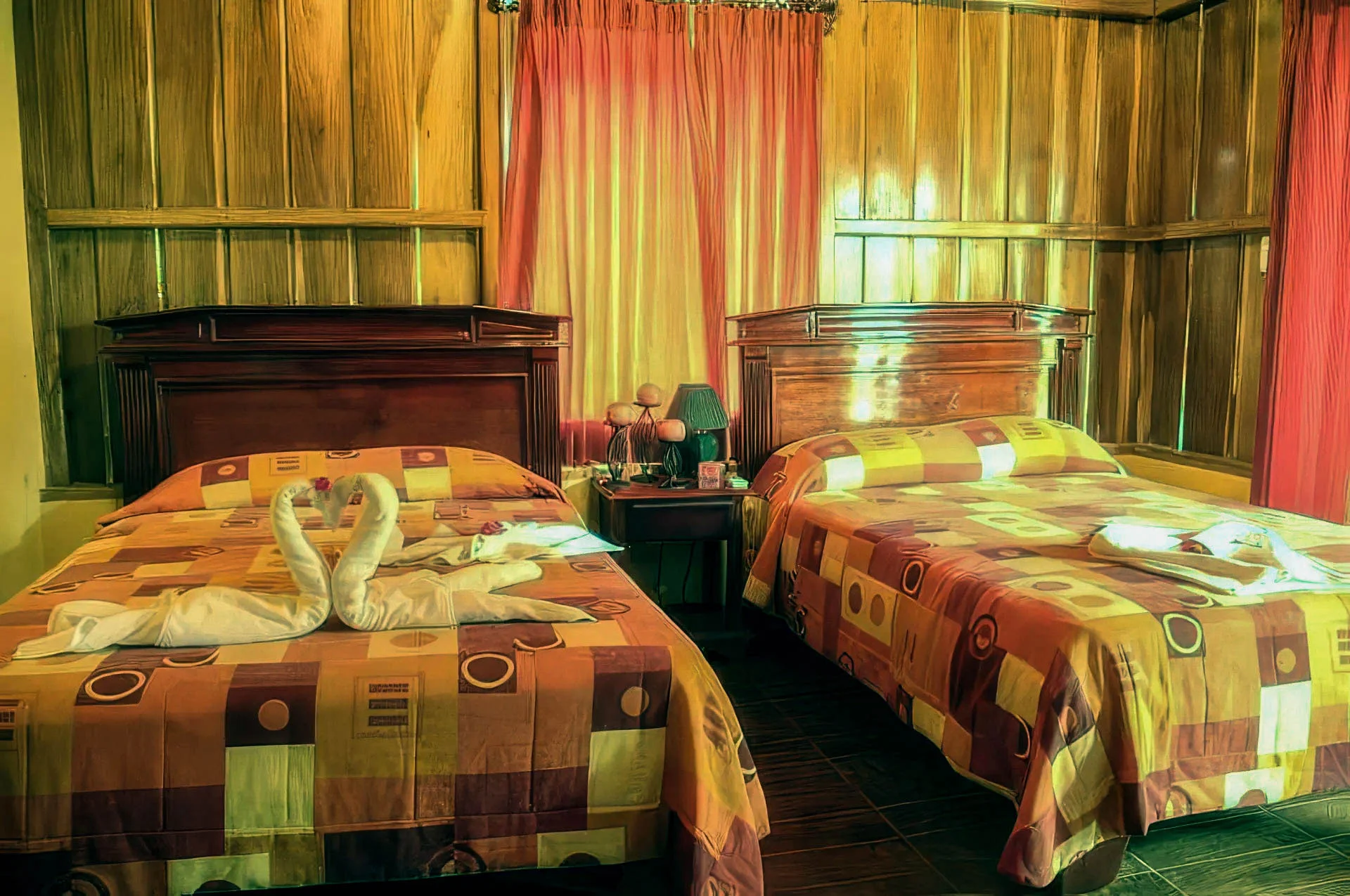 Habitación doble del Hotel Arenal Montechiari — confort y encanto rústico